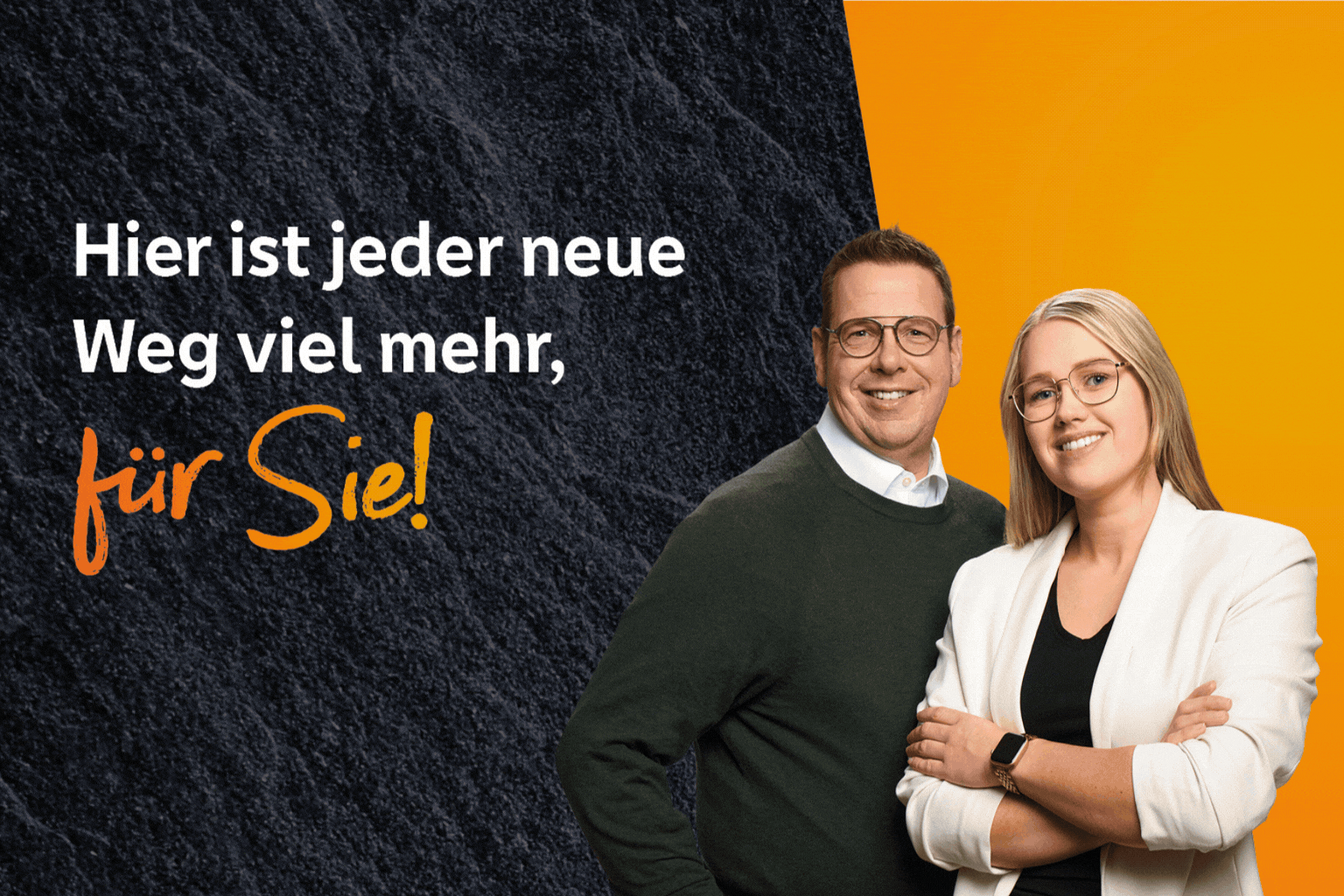 Zwei Kollegen Schulter an Schulter