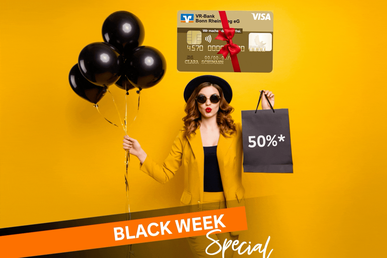 Frau mit schwarzen Luftballons und einer Tasche auf der 50% draufsteht.