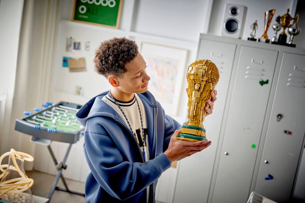LEGO®-Editions-FIFA-World-Cup™-Official-Trophy ©2026 The LEGO Group