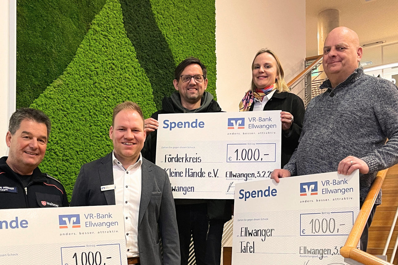 Feiern für den guten Zweck: Spendenübergabe nach erfolgreicher Ü30-Partynacht