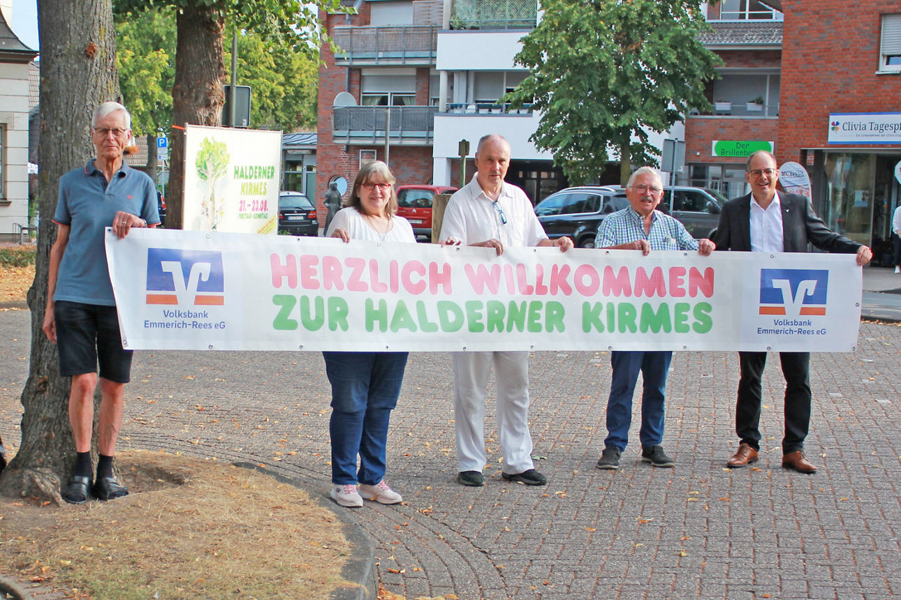 v.l.n.r.: Klemens Cornelißen (Gewerbeverein Haldern), Andrea Feldmann (Gewerbeverein Haldern), Clemens Reinders (Heimatverein