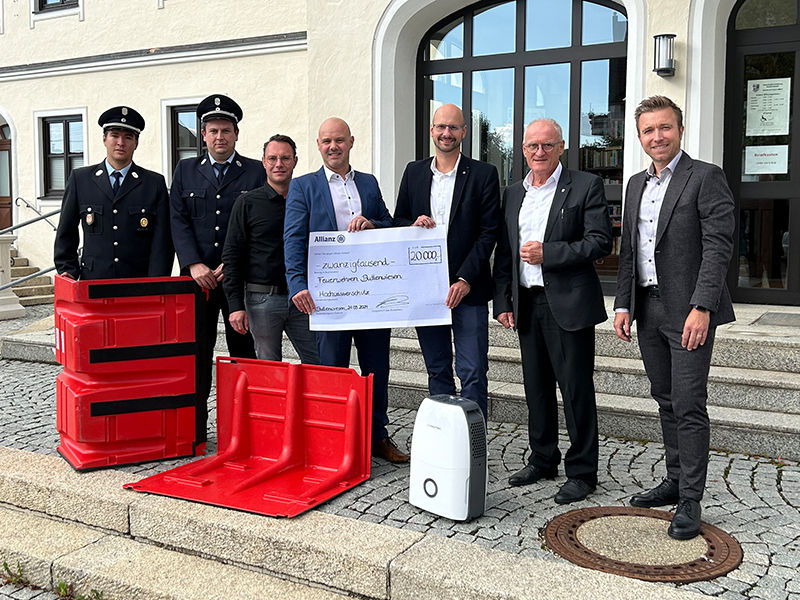 Übergabe Spende Hochwasser
