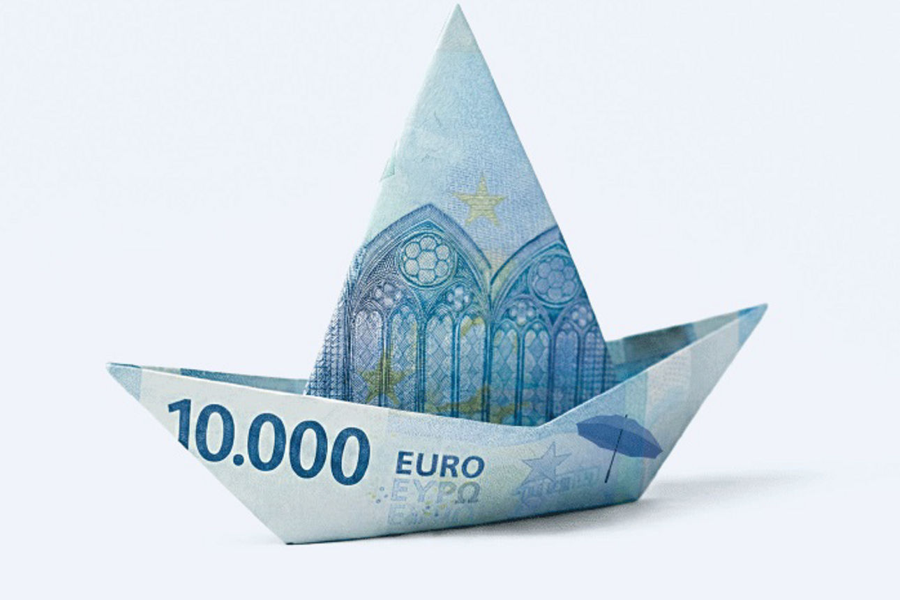 Gefalteter 10.000 Euro Schein als Schiffchen