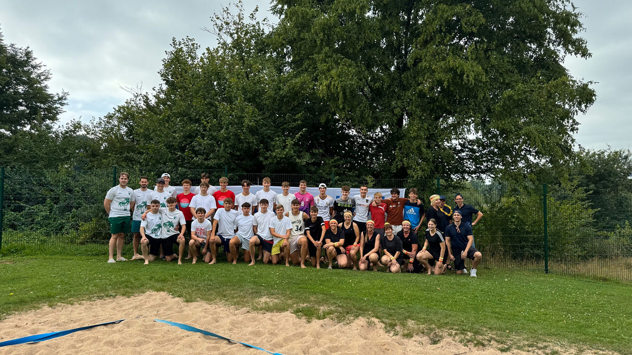 Freundschaft und schöne Momente in der freien Natur feiern