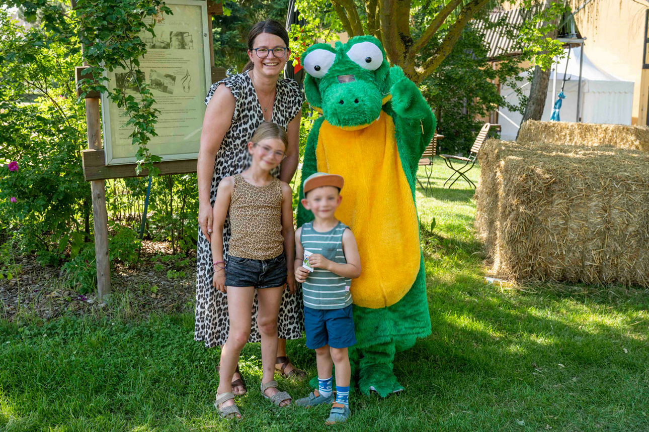 Eingang mit unserem Kroko Tut nix