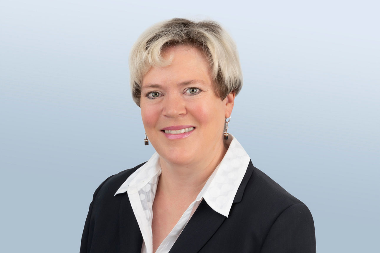 Portrait Angelika Fella-Wegner - Aus- und Weiterbildung