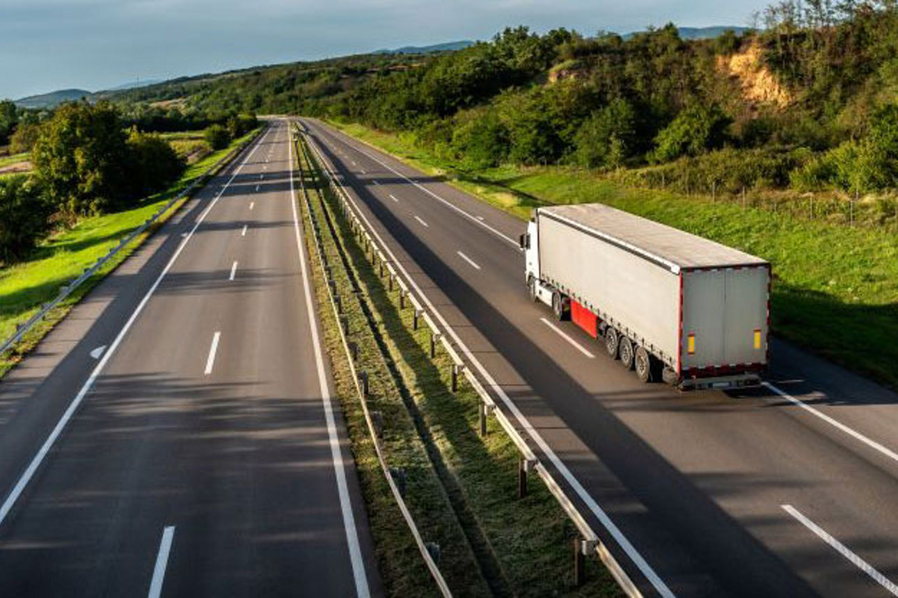 LKW auf Autobahn
