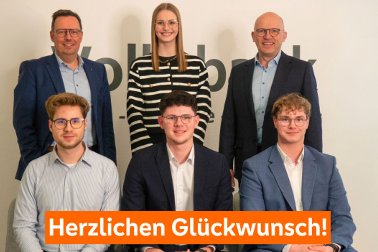 Ein Bild mit den ausgelernten Auszubildenden und unserem Vorstand 