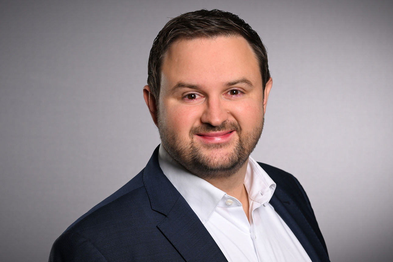 Private Banking Ansprechpartner Lukas Meier. Ein Mann im Anzug.