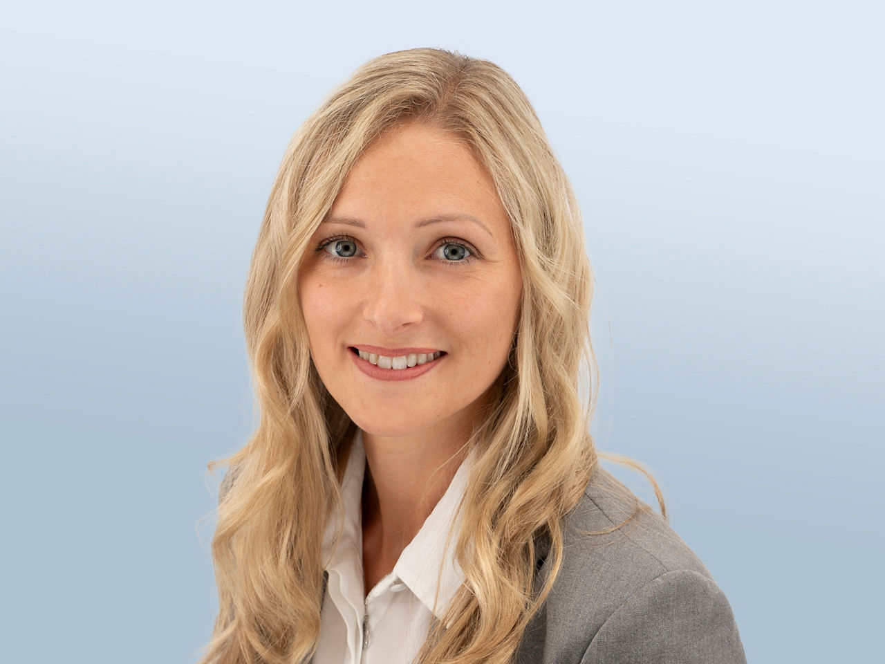 Portrait Stefanie Prill - Leiterin und Handlungsbevollmächtigte der Niederlassung Eltmann