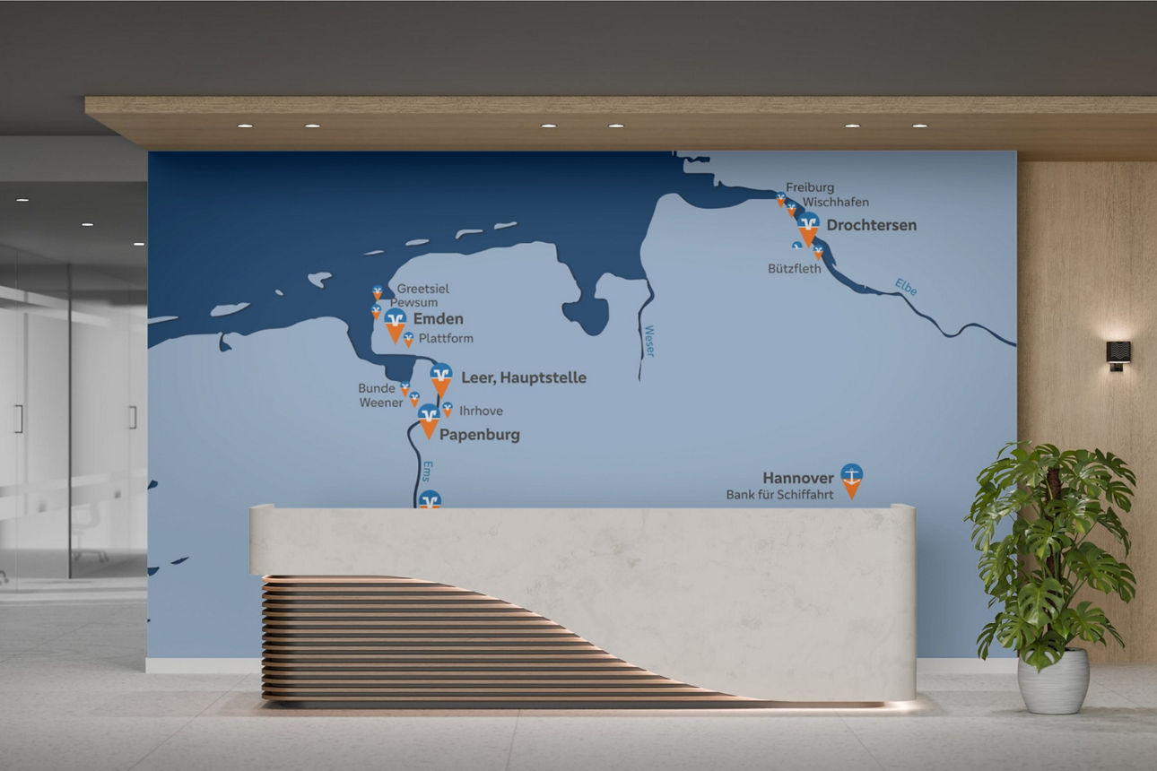 Empfangstheke und Wandgemälde mit Karte in einem modernen Büro