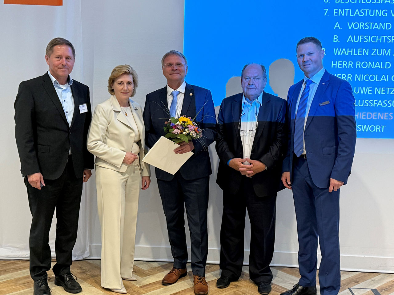 Fünf Personen stehen nebeneinander und blicken in die Kamera: Mario Kiesling, Ramona Roggan, Michael Grahlow, Ronald Lehmann,
