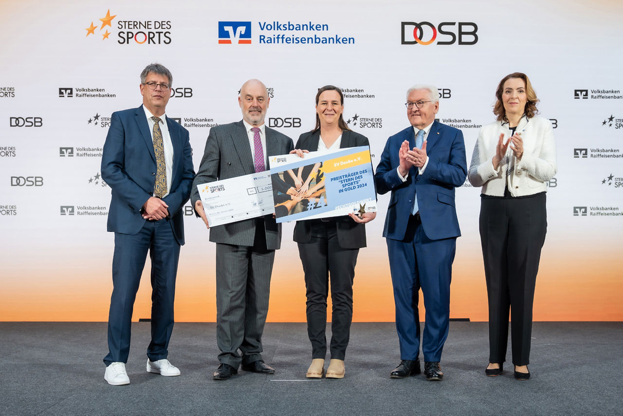 Gruppenbild unserer Sieger bei den Sternen des Sports auf Bundesebene mit Bundespräsident Frank-Walter Steinmeier