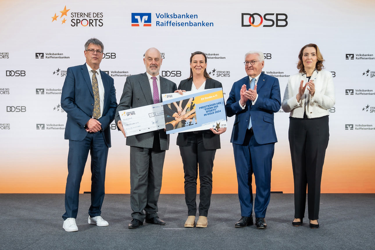 Gruppenbild unserer Sieger bei den Sternen des Sports auf Bundesebene mit Bundespräsident Frank-Walter Steinmeier