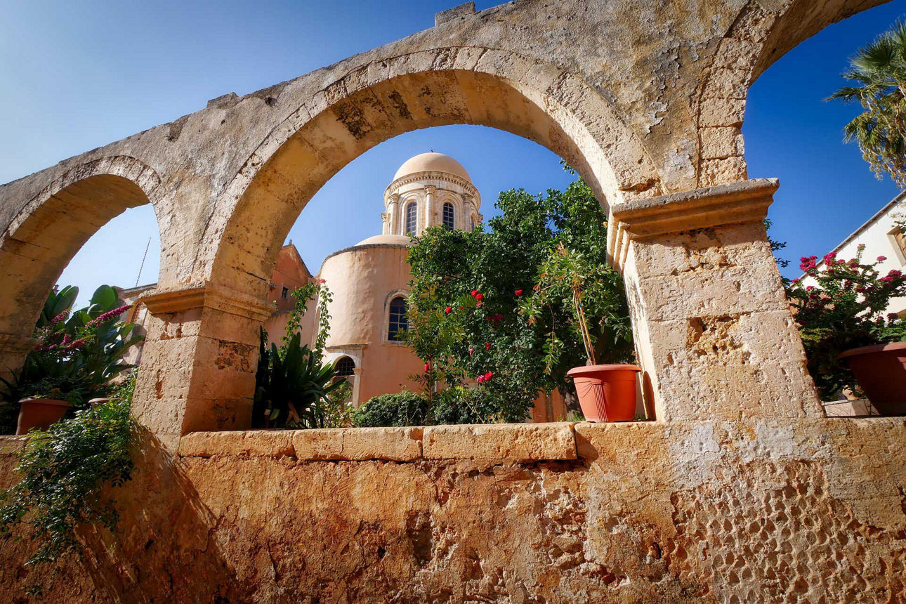 Alter Torbogen auf Kreta