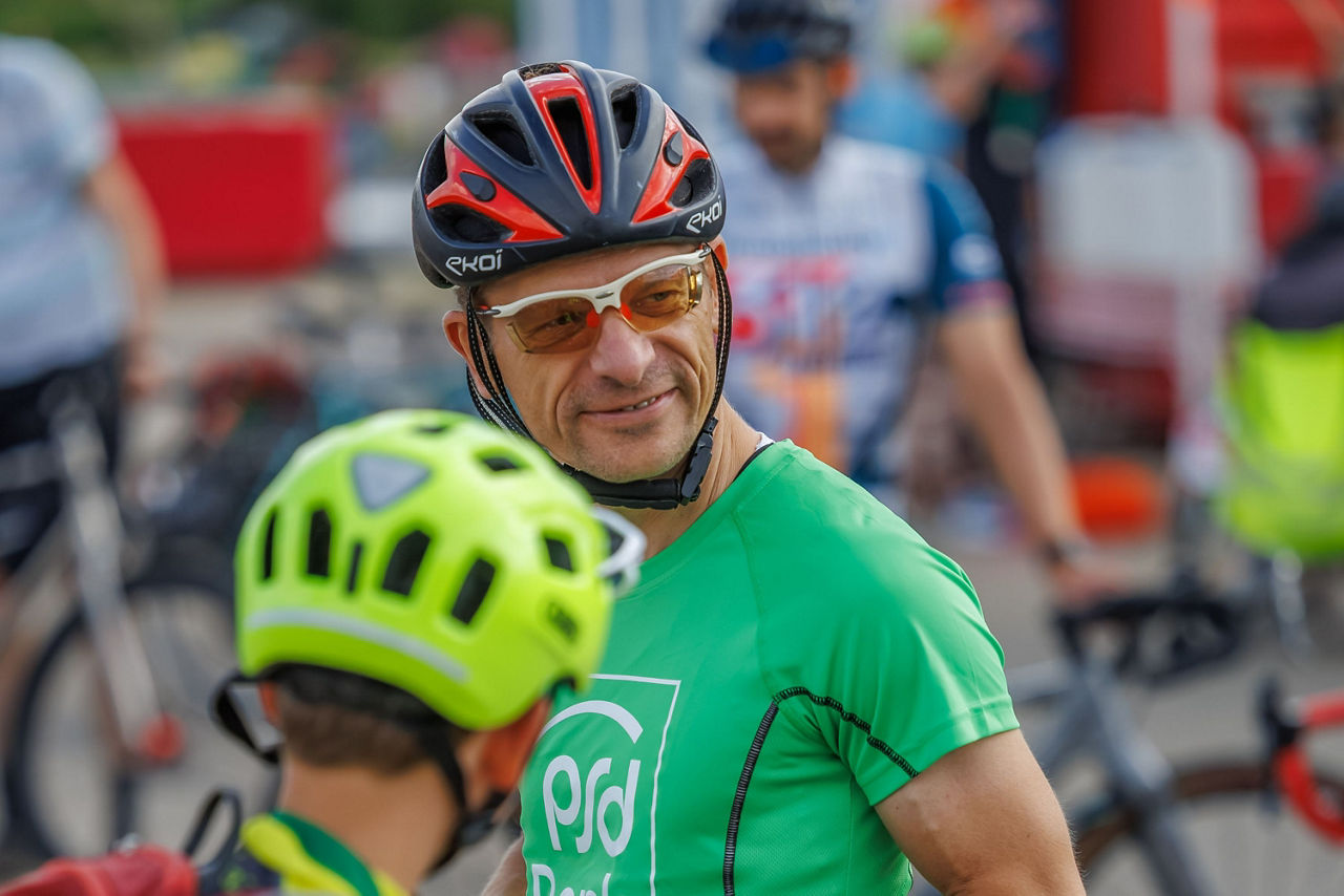 Nahaufnahme eines Radfahrers auf der Herzfahrt