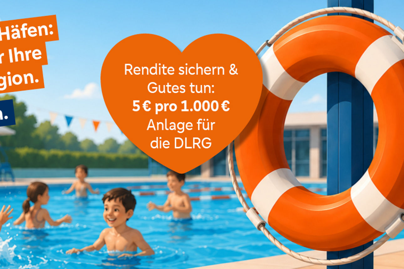Kinder schwimmen im Freibad