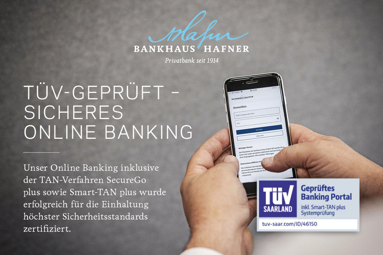 Ein Handy mit der Login Seite des Online Bankings, darunter das TÜV Siegel