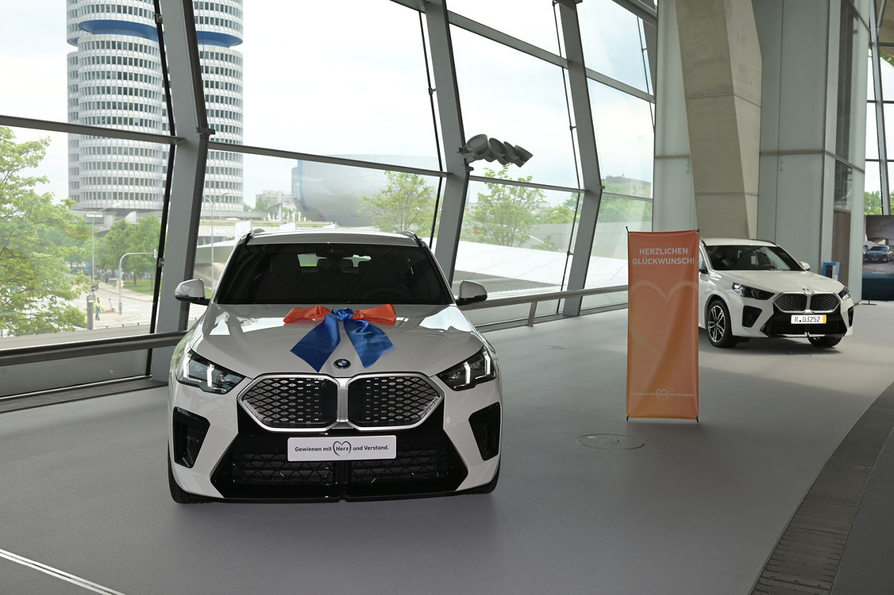 BMW iX2 eDrive 20 in der BMW Welt München