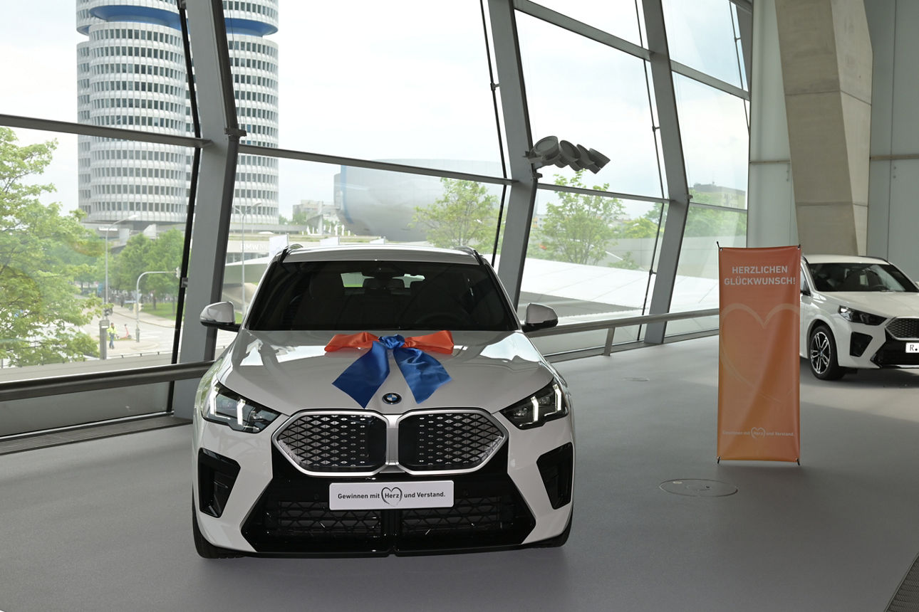 BMW iX2 eDrive 20 in der BMW Welt München
