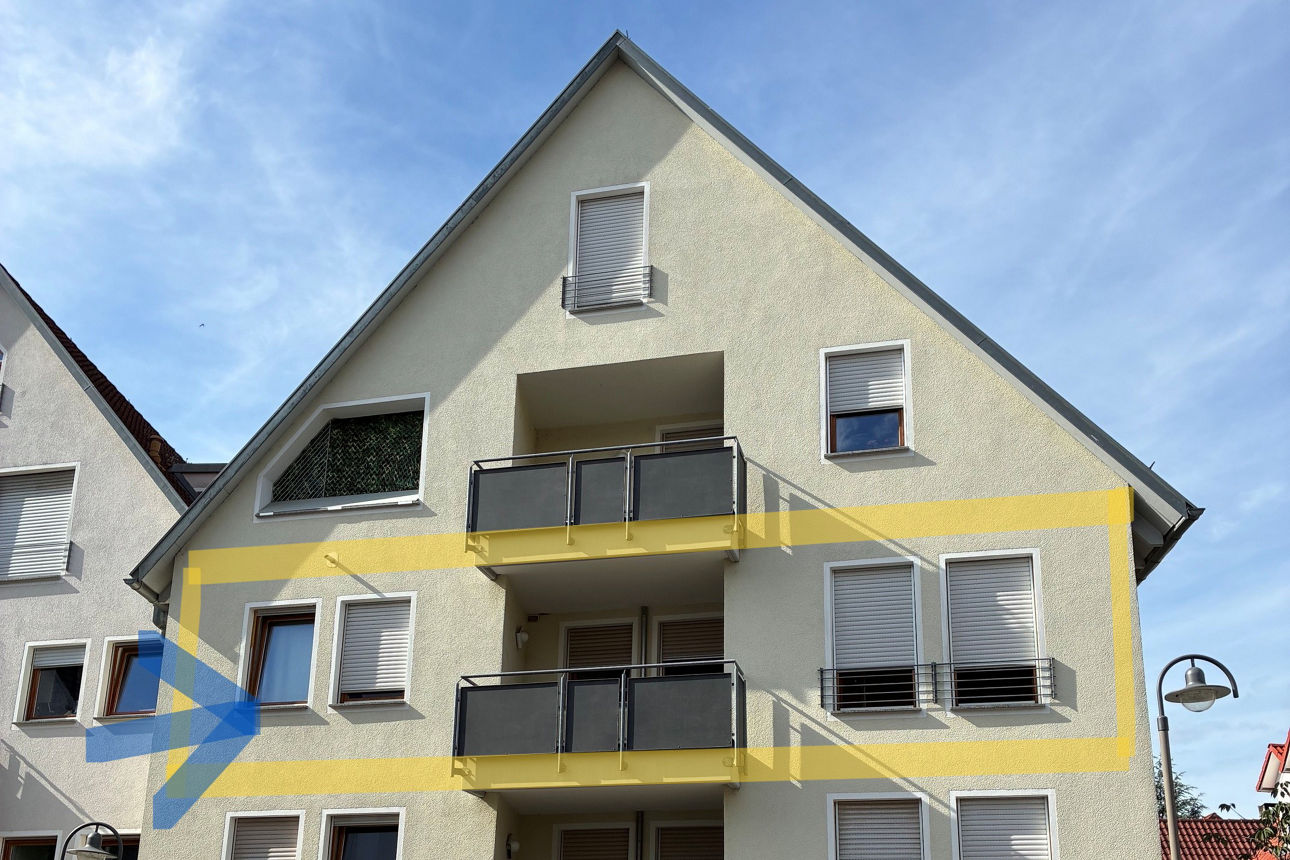 Ein Gebäude mit gelber Umrandung