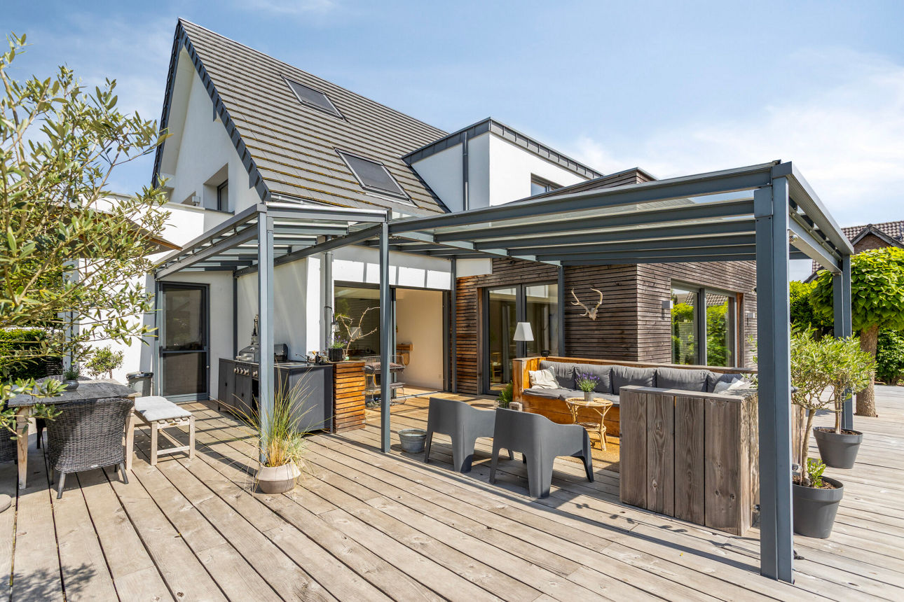 Bild einer Immobilie vom Garten aus 