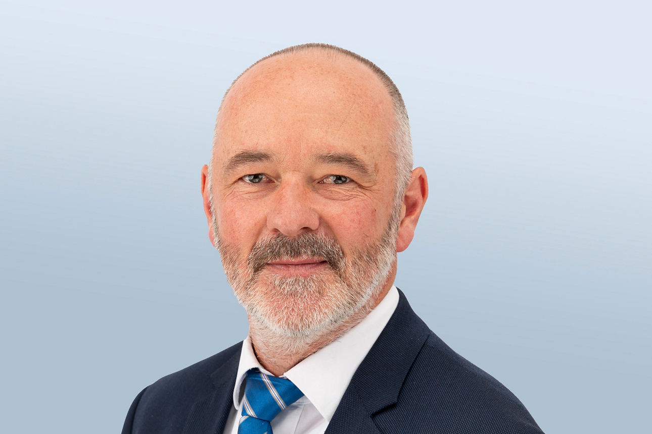 Portrait Steffen Peetz - Leiter und Prokurist der Niederlassung Erlangen
