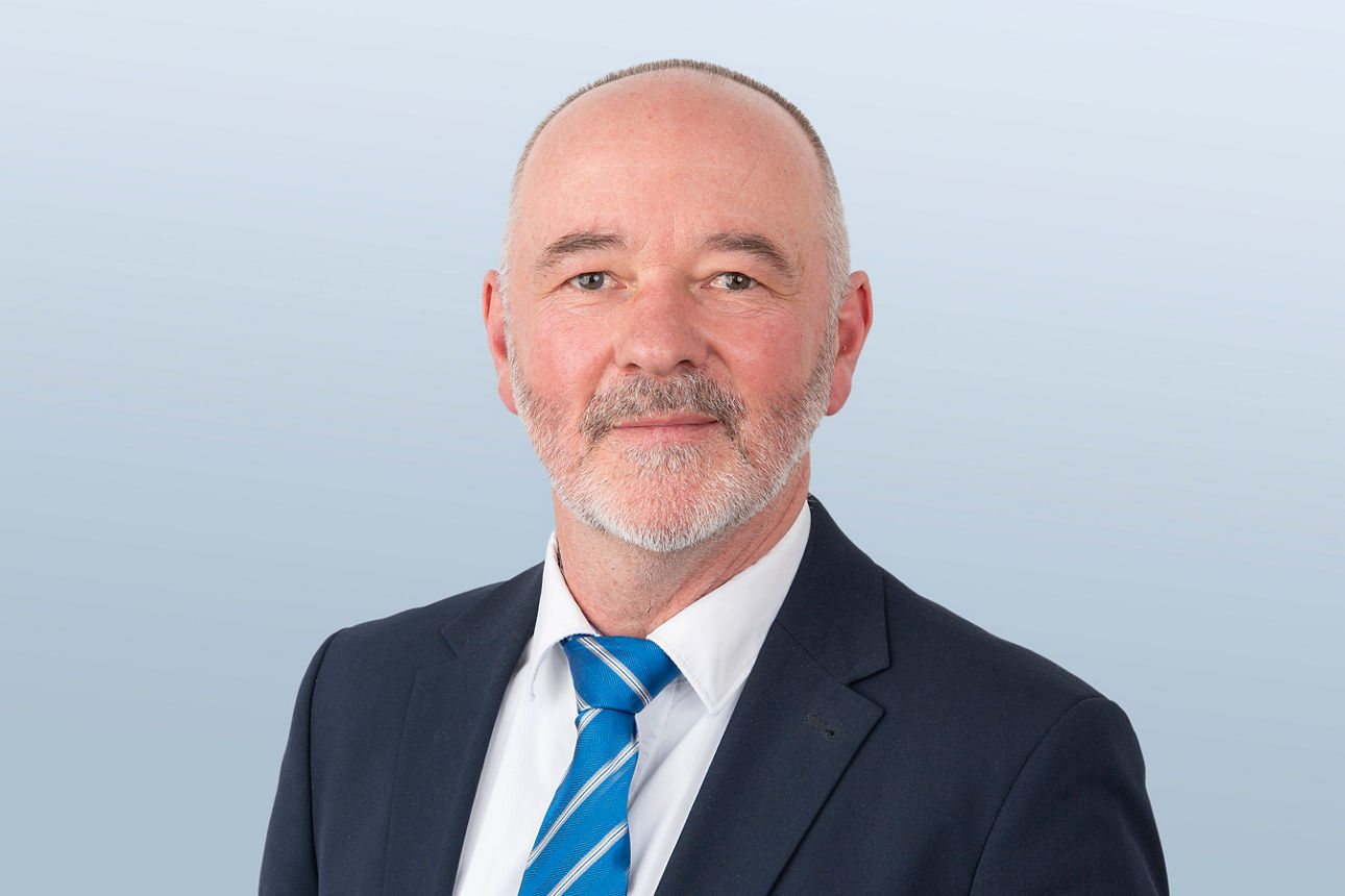 Portrait Steffen Peetz - Leiter und Prokurist der Niederlassung Erlangen