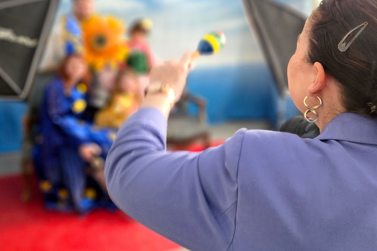 Fotografin bei der Anfertigung von Fotoaufnahmen