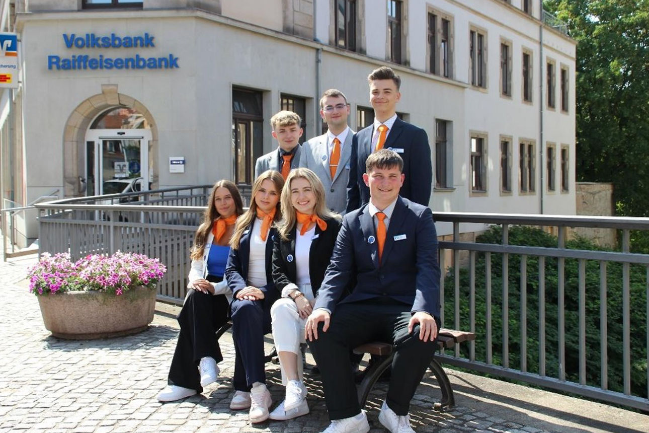 Junge Fachkräfte bei der Bank