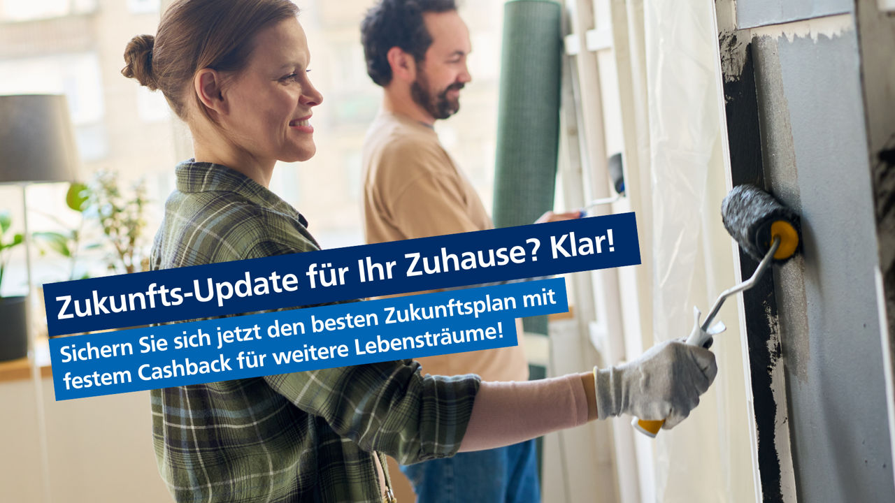 Renovierung:Ein Paar streicht Wand und Türen.
