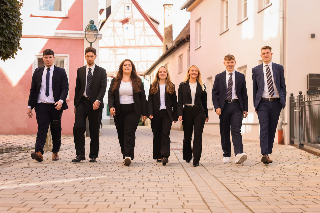 Gruppenbild Azubis mit Vorstand