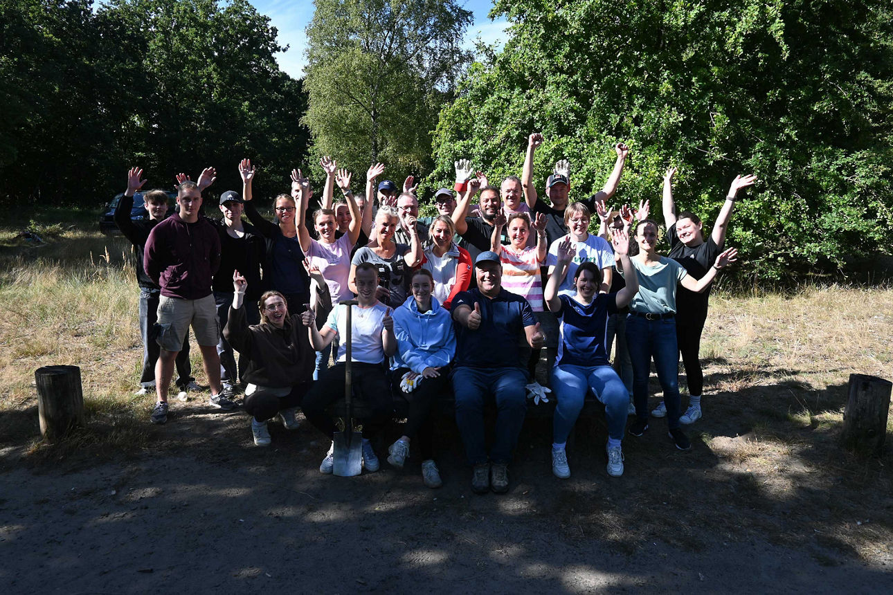 Eine Gruppe von Mitarbeitern der PSD Braunschweig, die am Nachhaltigkeitstag teilgenommen haben