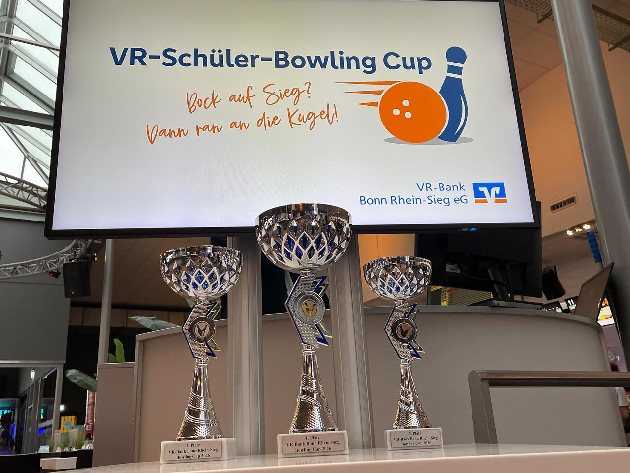 3 Pokale vom VR-Schüler-Bowling Cup
