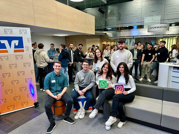 Team YoungFinance und die Referenten
