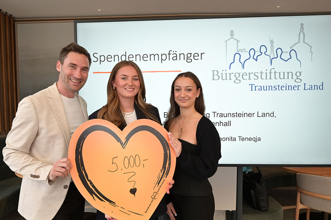 Bild der Spendenübergabe
