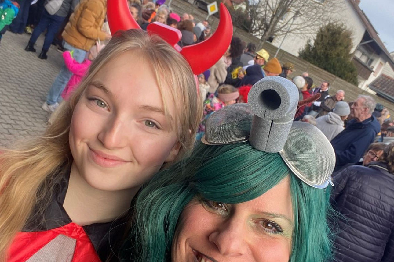 Franziska Klotz (Praktikantin) und Susanne Metzger (Marketing)