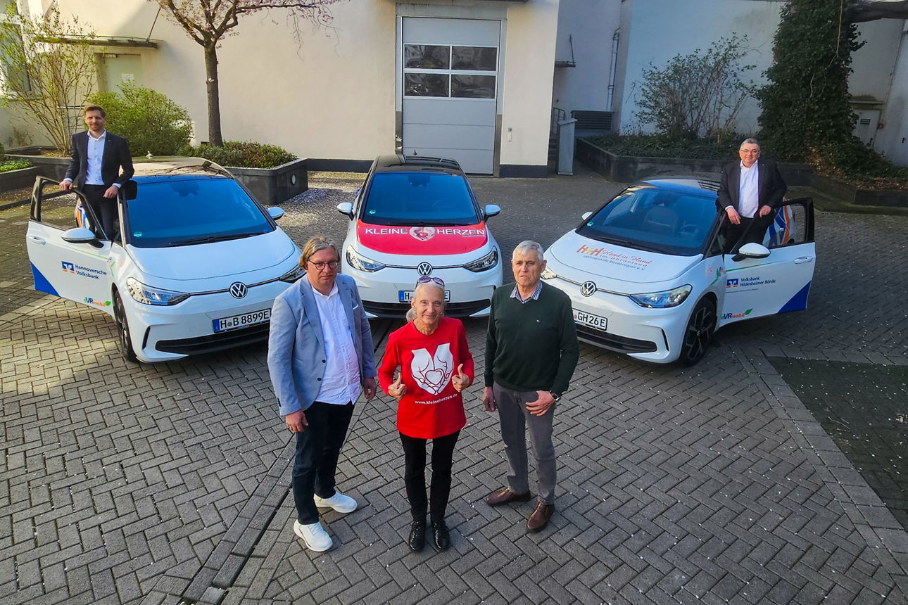 Mobilität und Nachhaltigkeit – Drei vollelektrische VRmobil-Fahrzeuge übergeben