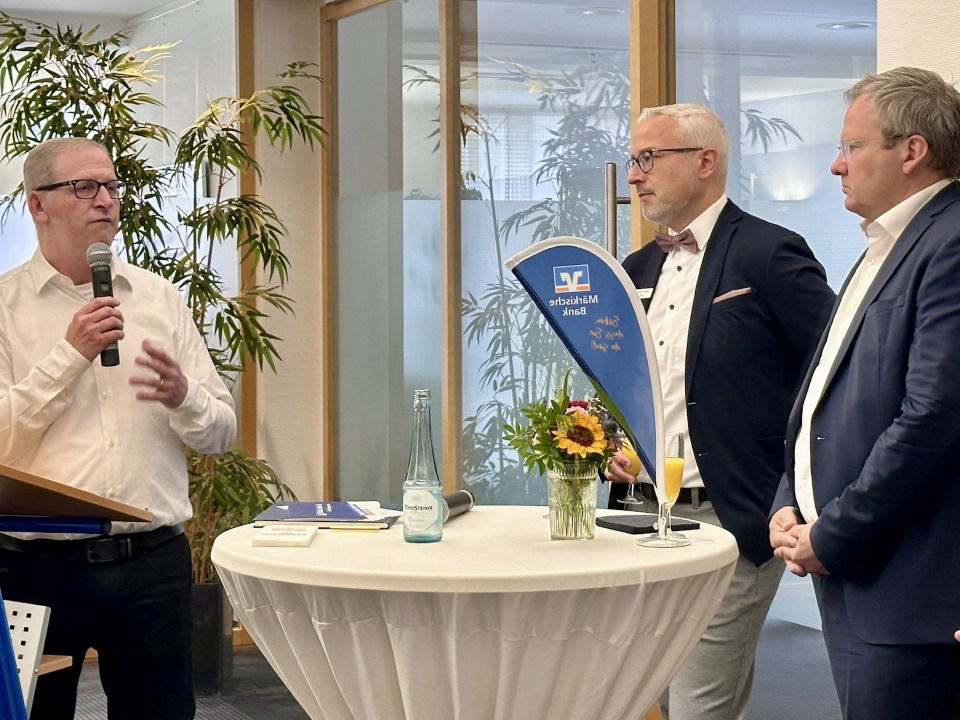 Der Bürgermeister hält eine Rede v.l.n.r. R.Schröder, L. Hilpke, A. Hahn