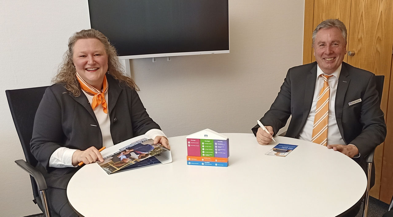 Vorstand der Raiffeisenbank Westhausen eG am runden Tisch