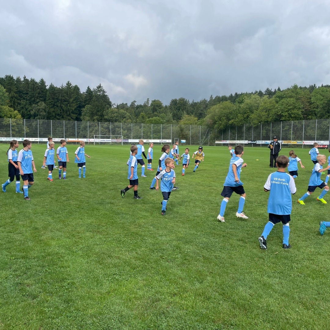 Die TeilnehmerInnen des Fußballcamps in Illschwang