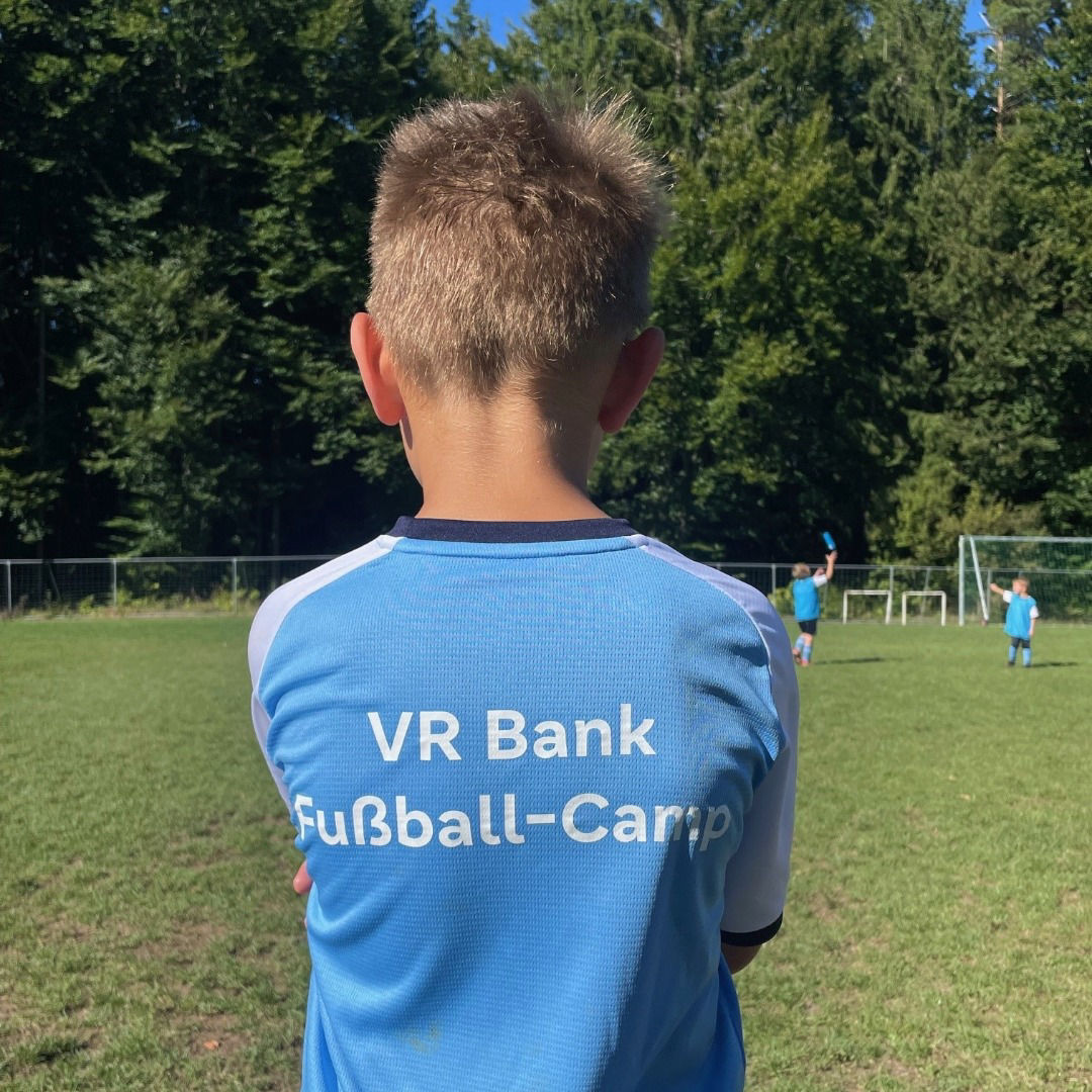 Rückenaufnahme des Trikot eines Teilnehmers des Fußballcamps in Illschwang