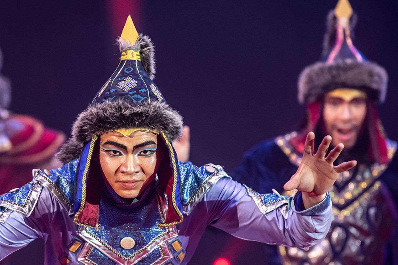 Artisten Gruppe beim Weihnachtscircus Heilbronn