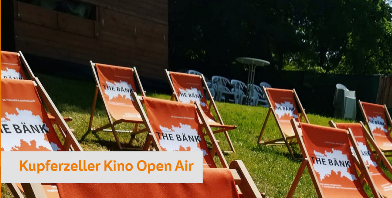 TheBänk Liegestühle auf der Wiese beim Kino Open Air Kupferzell