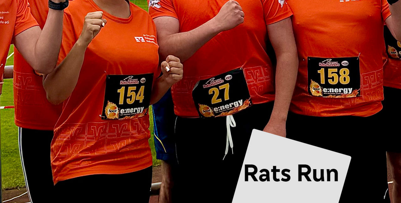 Mitarbeiter der Volksbank Hohenlohe eG jubeln beim Rats Run in Kupferzell