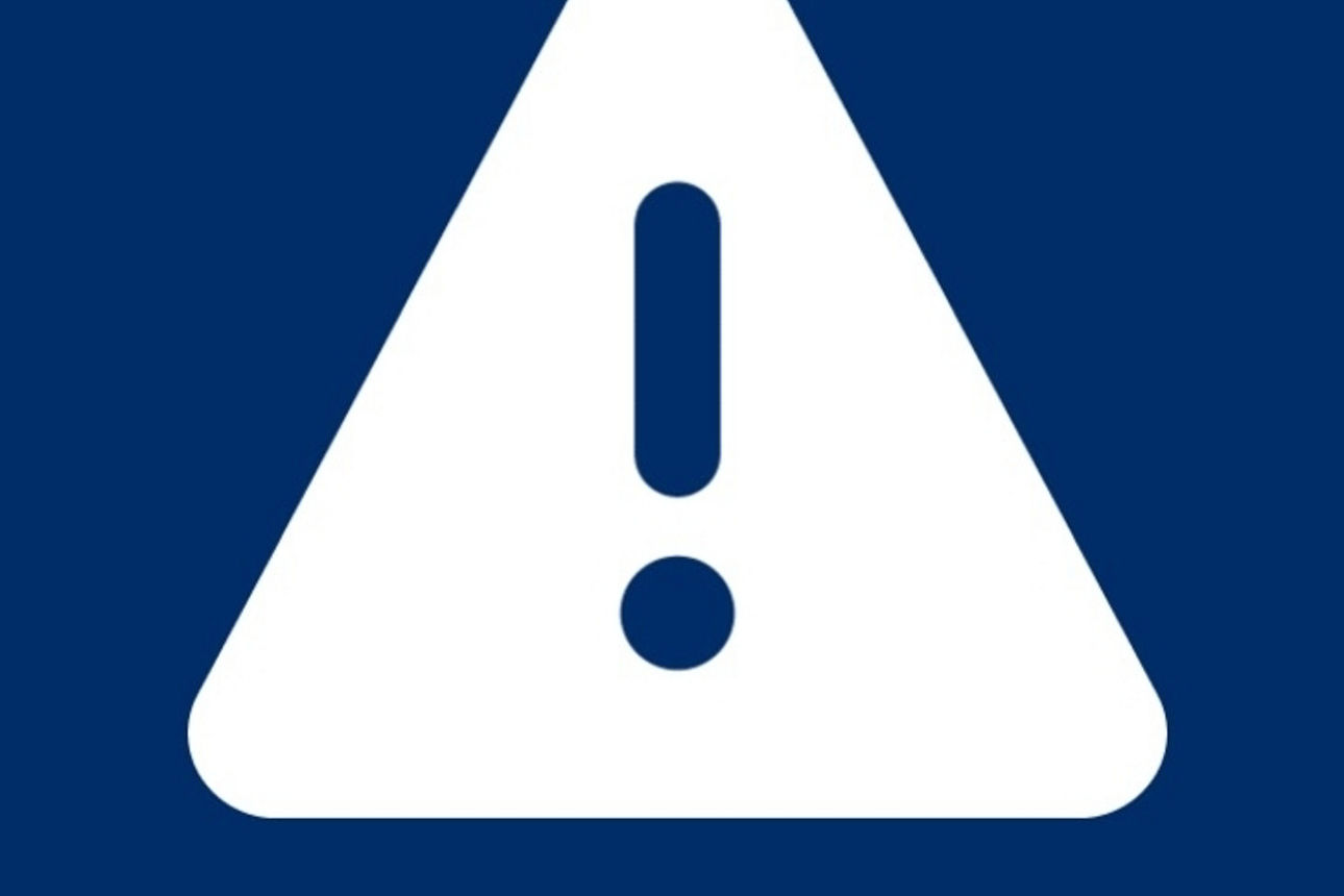 weißes Dreieck mit dunkelblauem Ausrufezeichen auf dunkelblauem Hintergrund