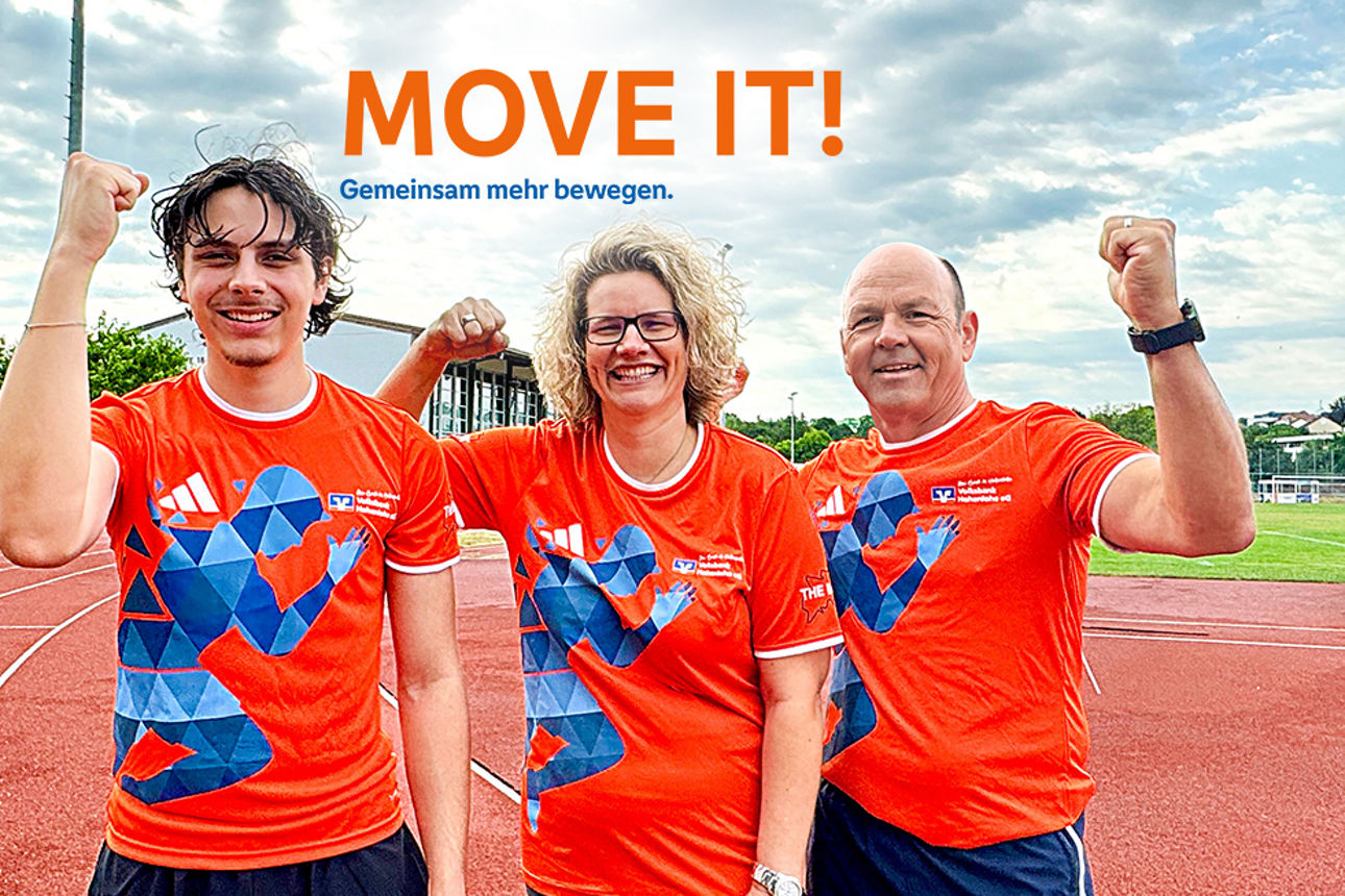 3 Mitarbeiter der Volksbank Hohenlohe eG, die jubeln. Überschrift "Move It"