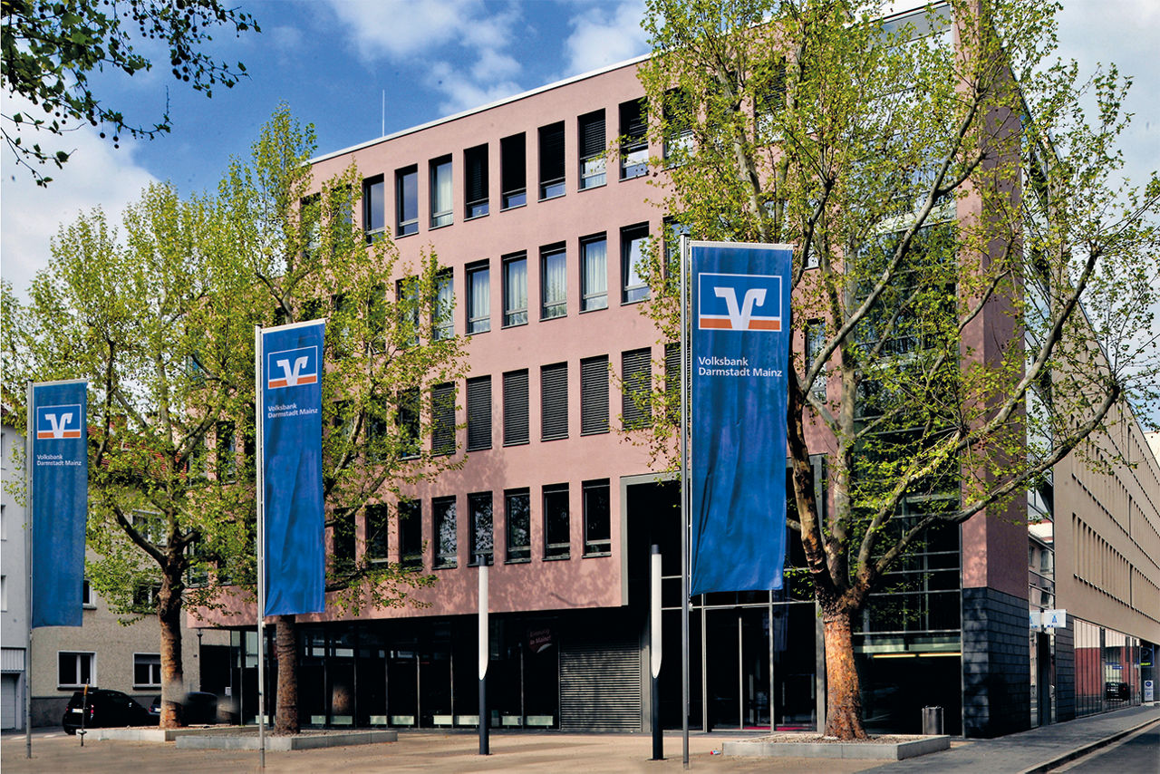 Aufnahme der Volksbank Darmstadt Mainz eG am Balthasar-Maler-Platz in Mainz
