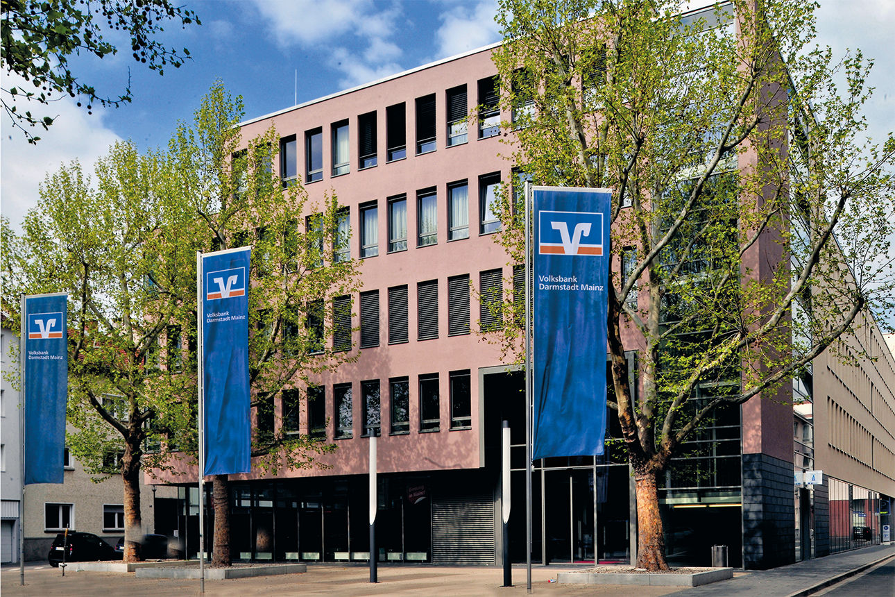 Aufnahme der Volksbank Darmstadt Mainz eG am Balthasar-Maler-Platz in Mainz