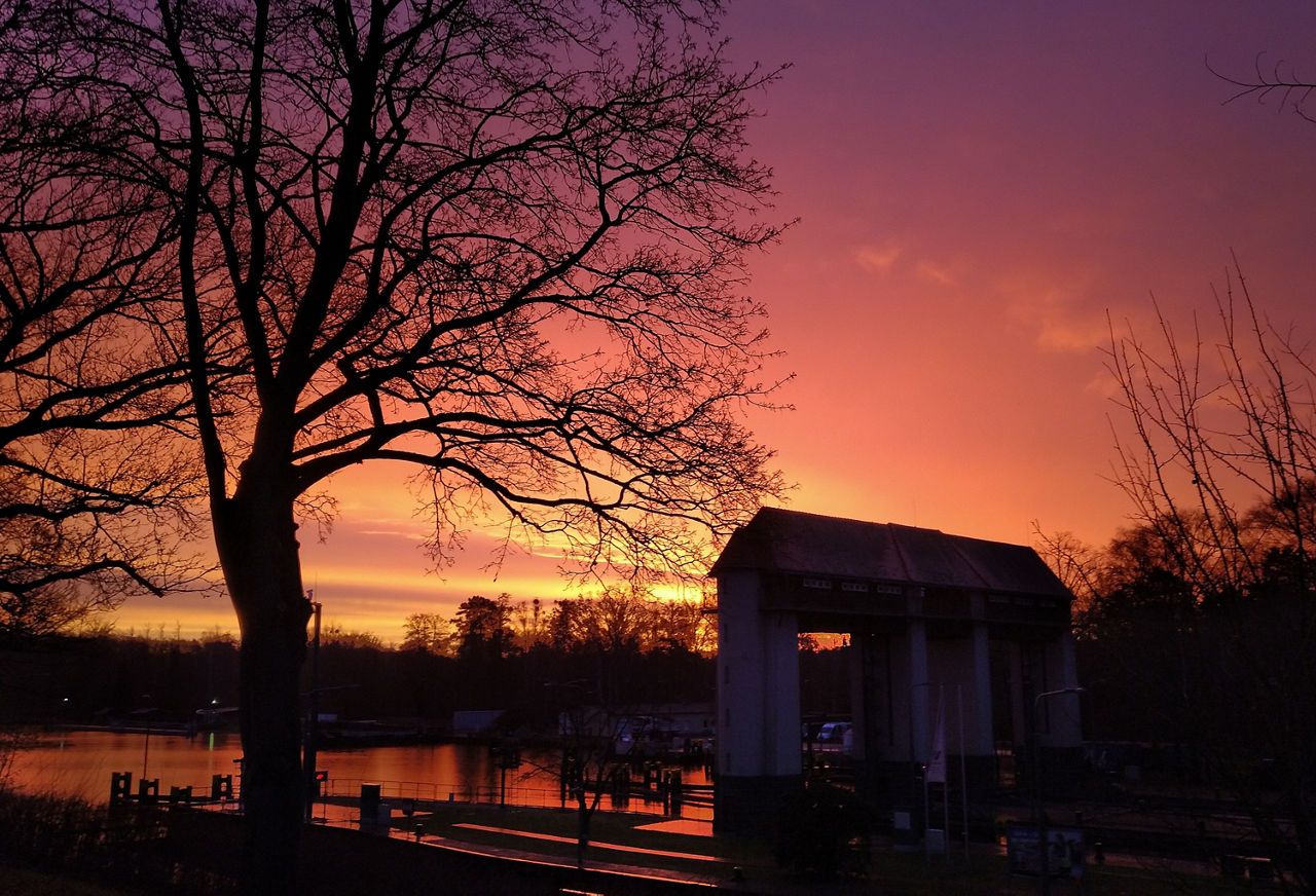 Sonnenaufgang am Wintermorgen